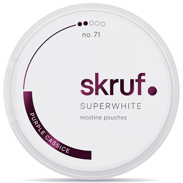 Front view of a can of Skruf Super White No.71 Purple Cassice nicotine pouches