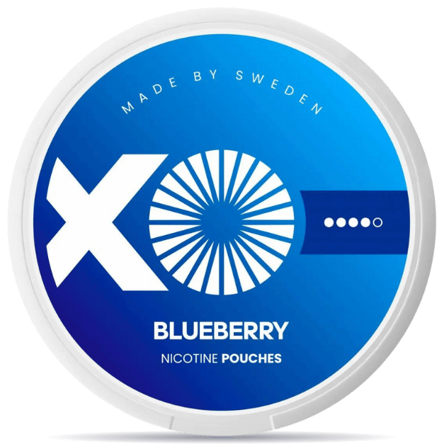 Front view of a can of XO Blueberry 4mg nicotine pouches